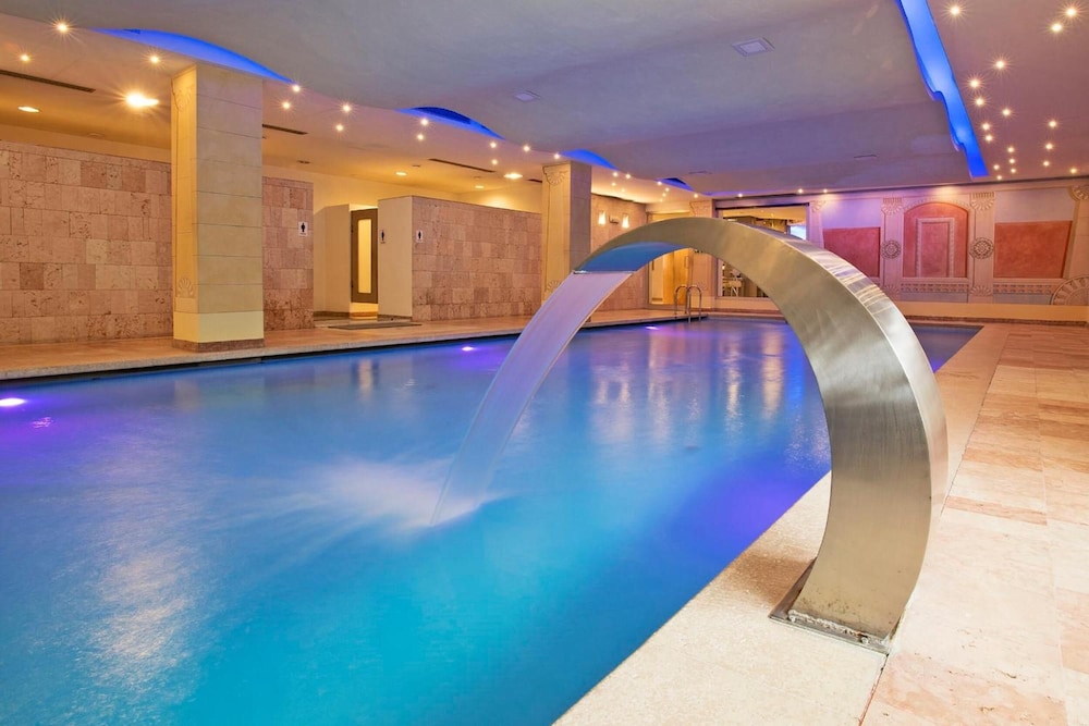 swimming pool spa