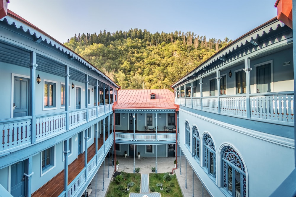 Golden Tulip Borjomi in BORJOMI