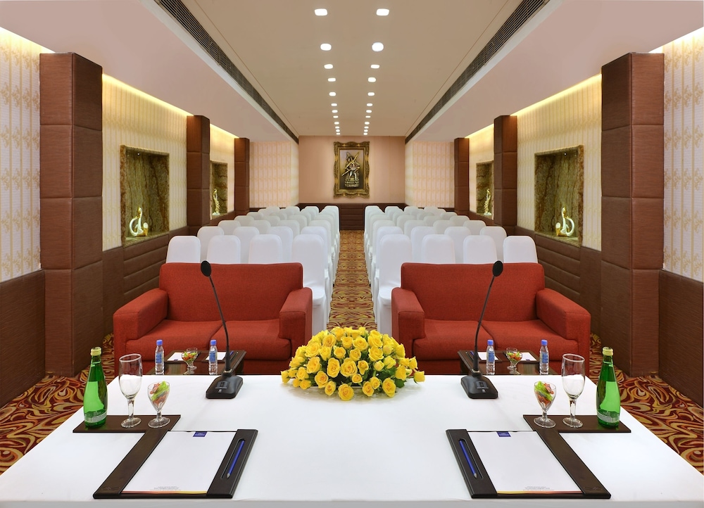 Taurus Sarovar Portico New Delhi 9/49