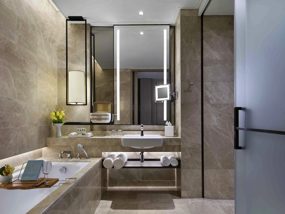 Sofitel Singapore City Centre 70/71