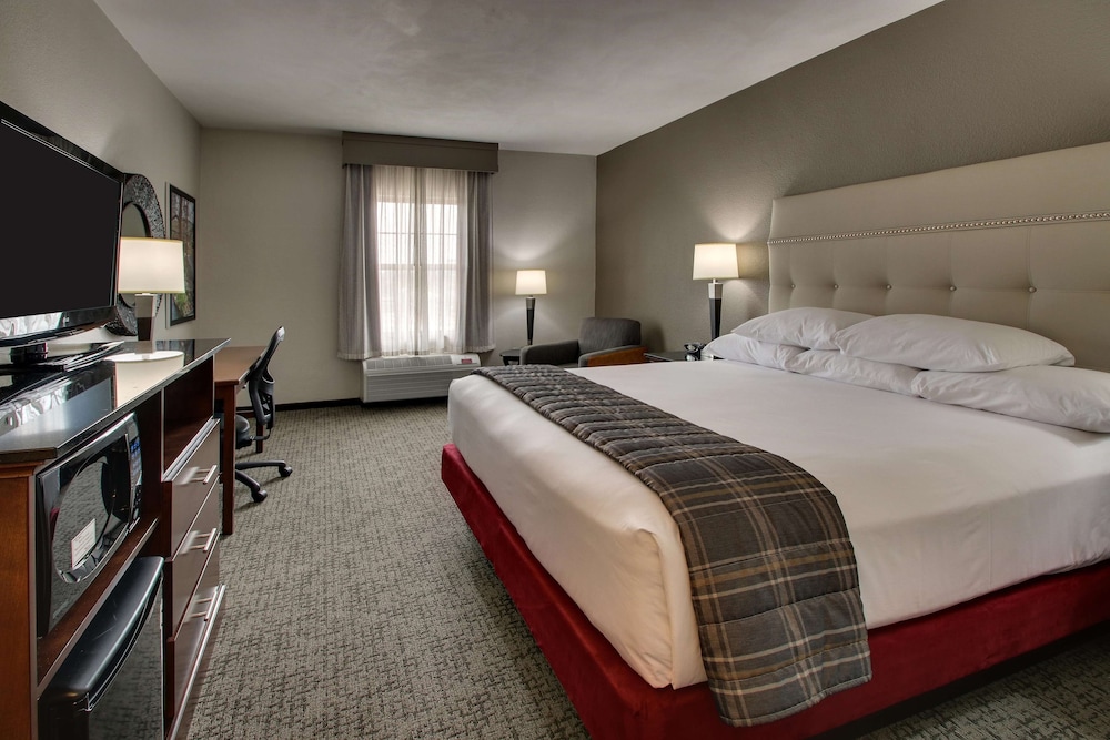 DELUXE, KING BED, BATHTUB, ACCESSIBLE