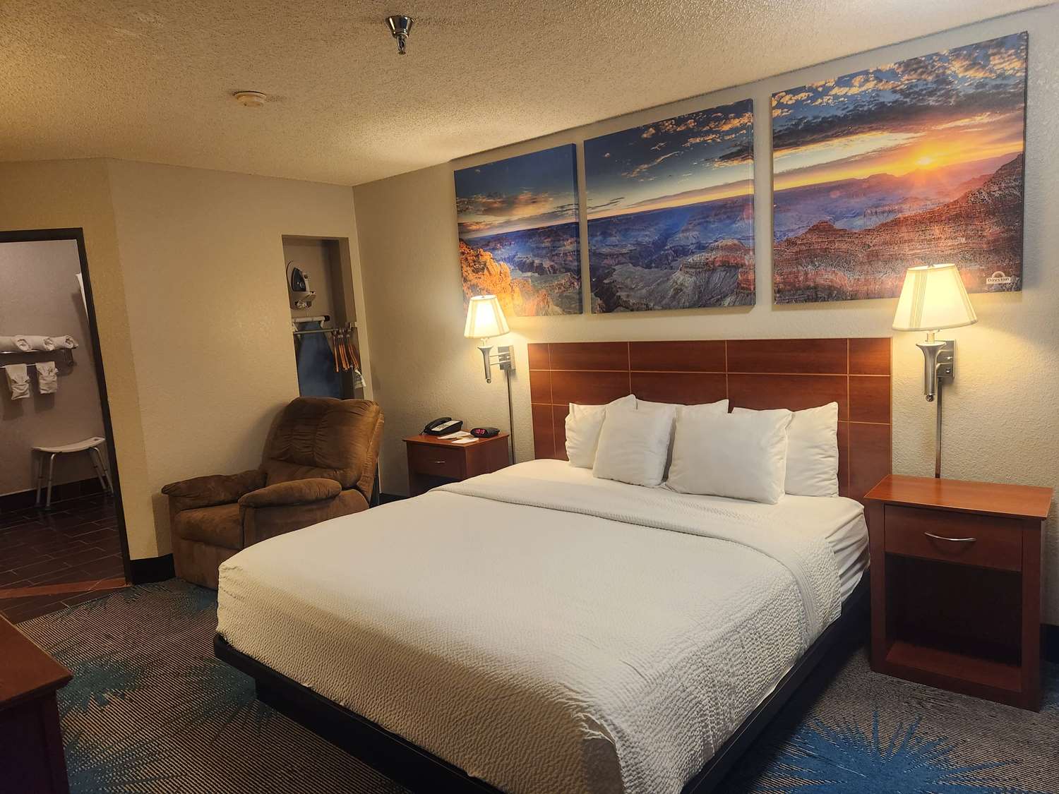 Days Inn By Wyndham Tucumcari 10/52