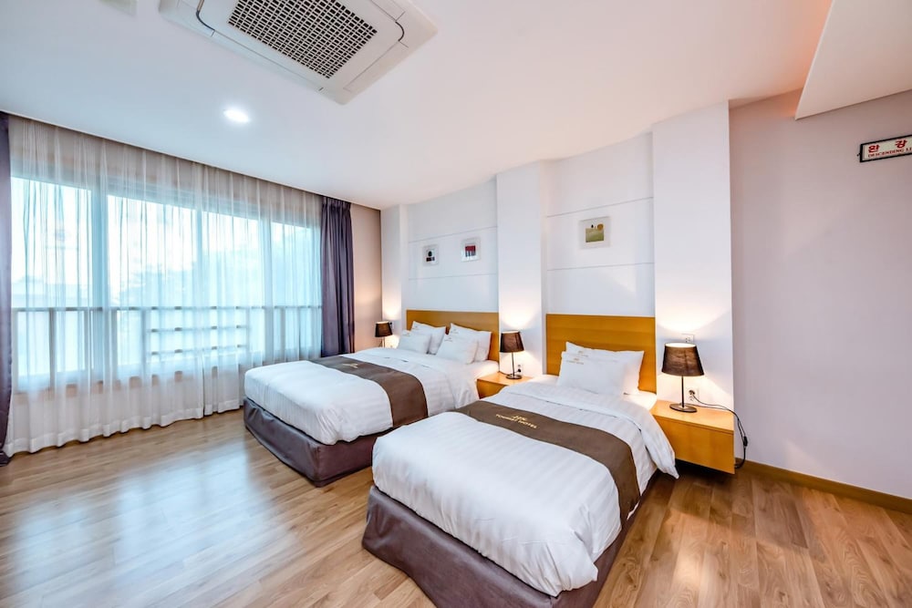 Hs Tourist Hotel 10/56