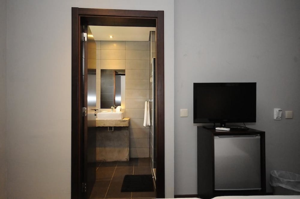 Lost & Found Hostel & Suites 23/35
