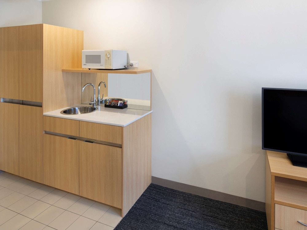 Mercure Sydney Blacktown 14/72