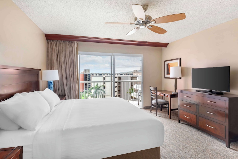 1 Bedroom, 1 King or 2 Double Beds, Partial Ocean View, Balcony