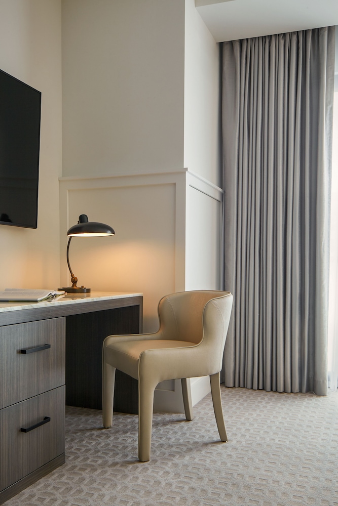 The Kindler Hotel 40/41