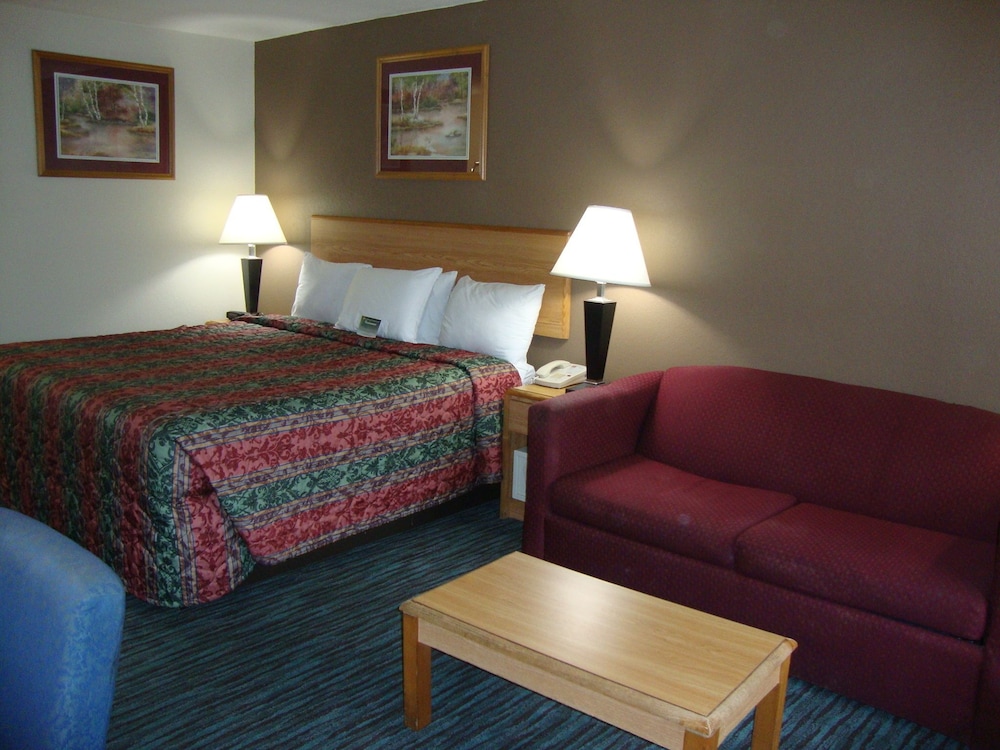 Econo Lodge Inn & Suites Jackson Northwest 15/38