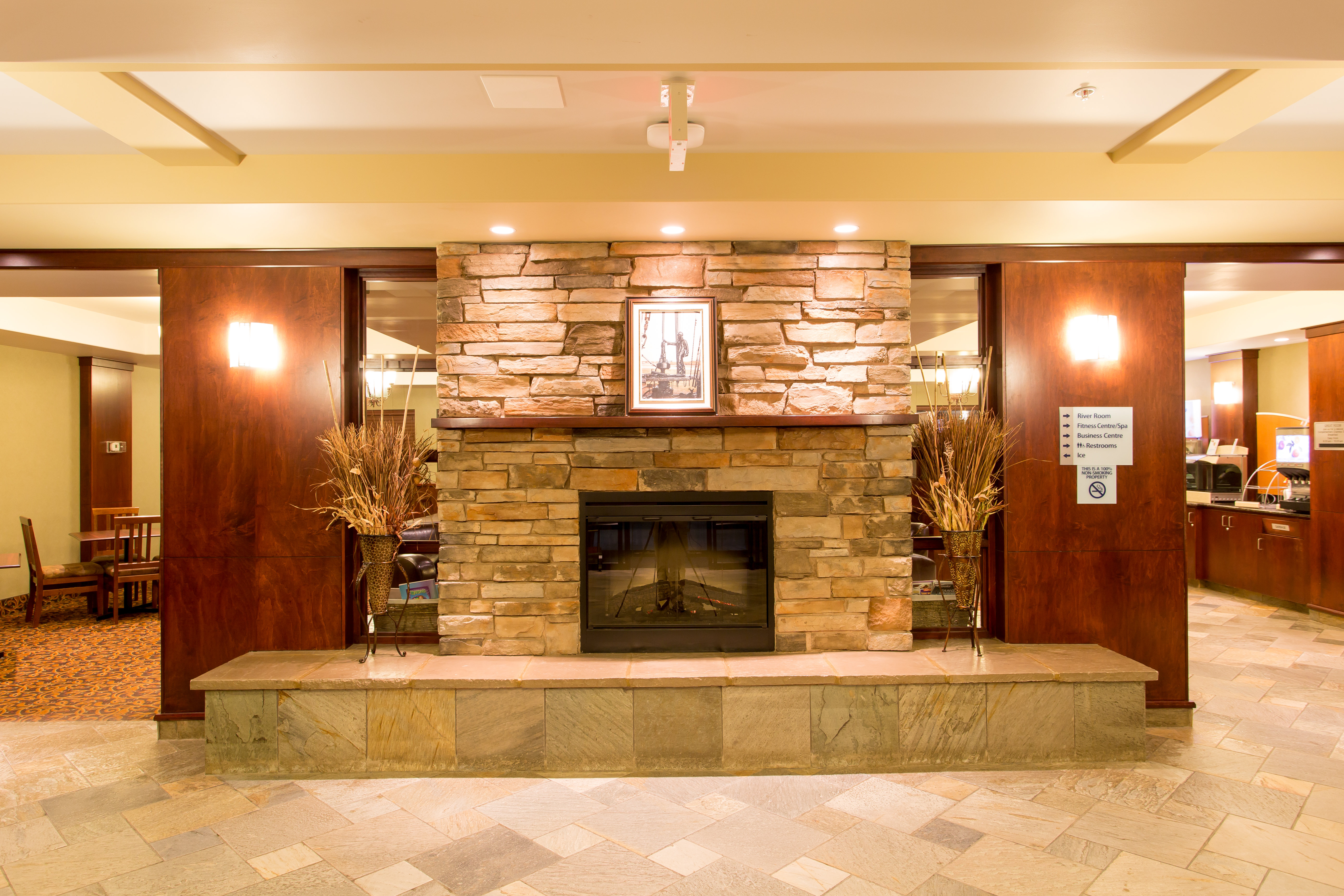 Holiday Inn Express Hotel & Suites Drayton Valley 8/50