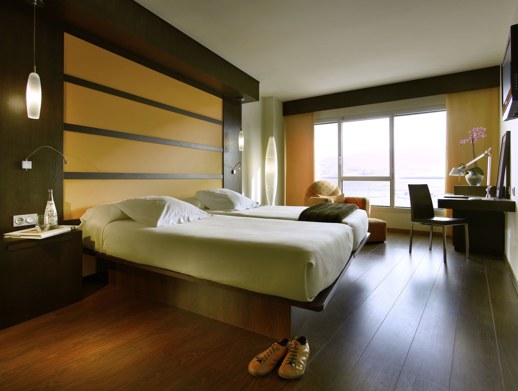 ROOM, TWIN BEDS