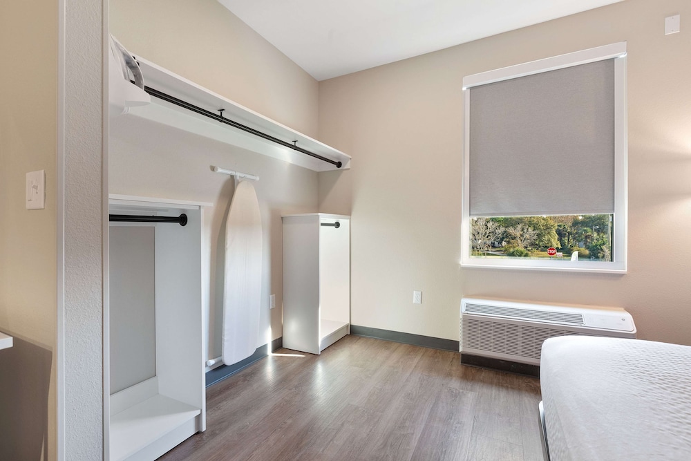 Extended Stay America Premier Suites Orlando Sanford 26/57