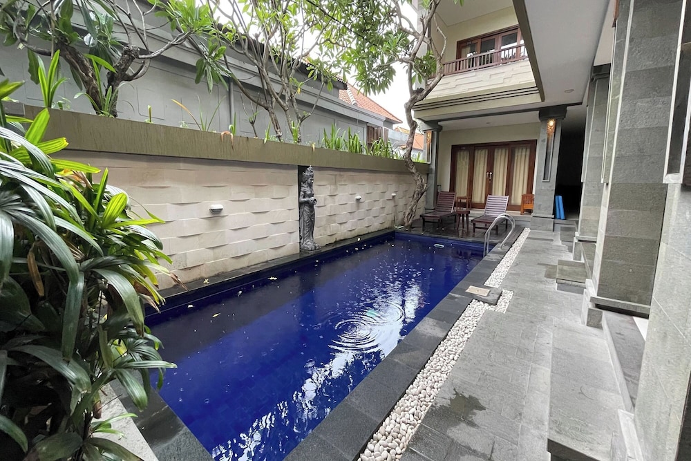 Singgah Hotel Seminyak 12/23