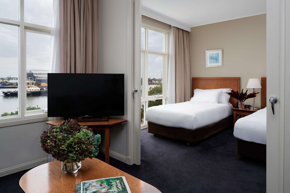 SUITE, TWIN BEDS, HARBOUR SIDE