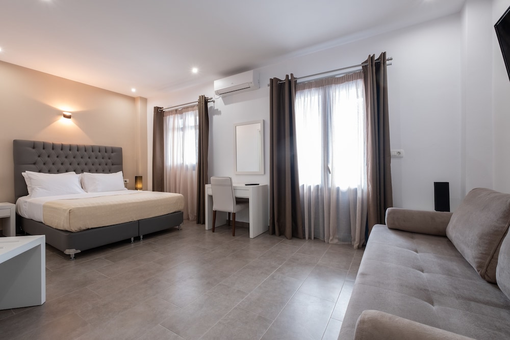 Tristhenia Hotel 14/66