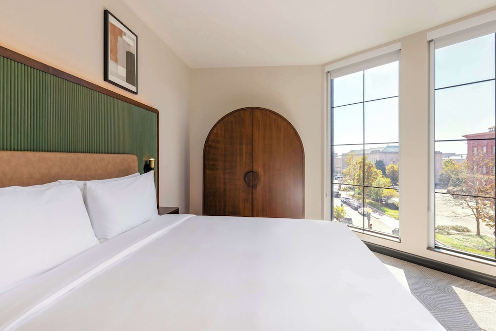 STUDIO, KING BED, ACCESSIBLE