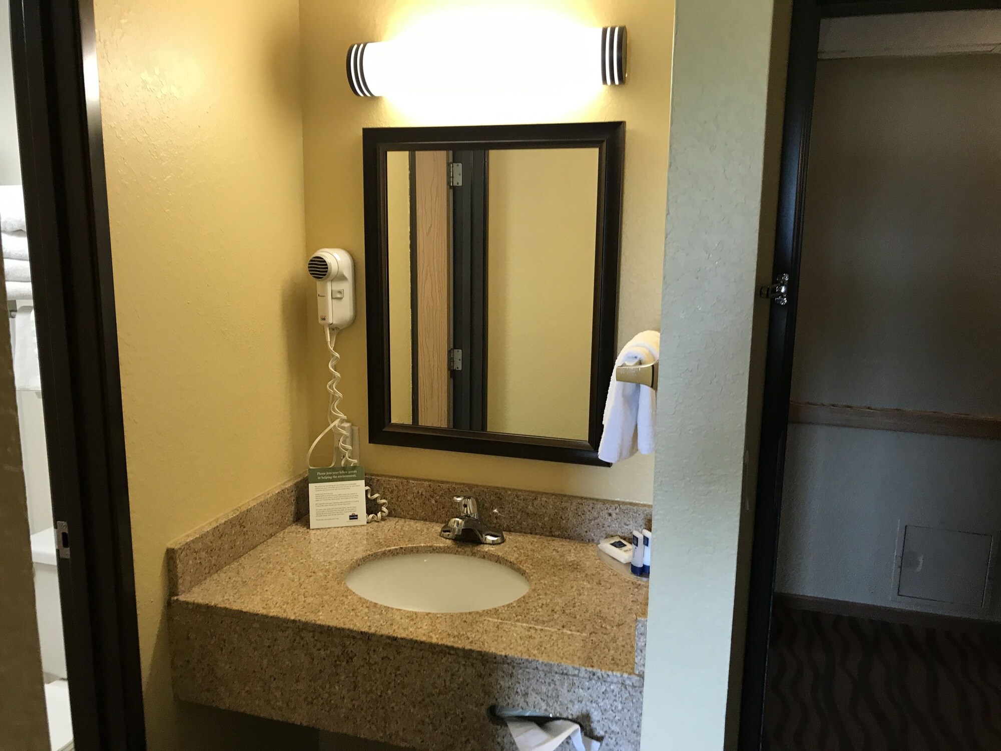 غرفة بسريرين مزدوجين، Americinn By Wyndham West Bend 4/5