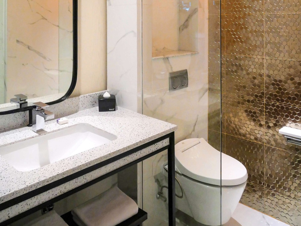 Movenpick Surabaya City 20/68