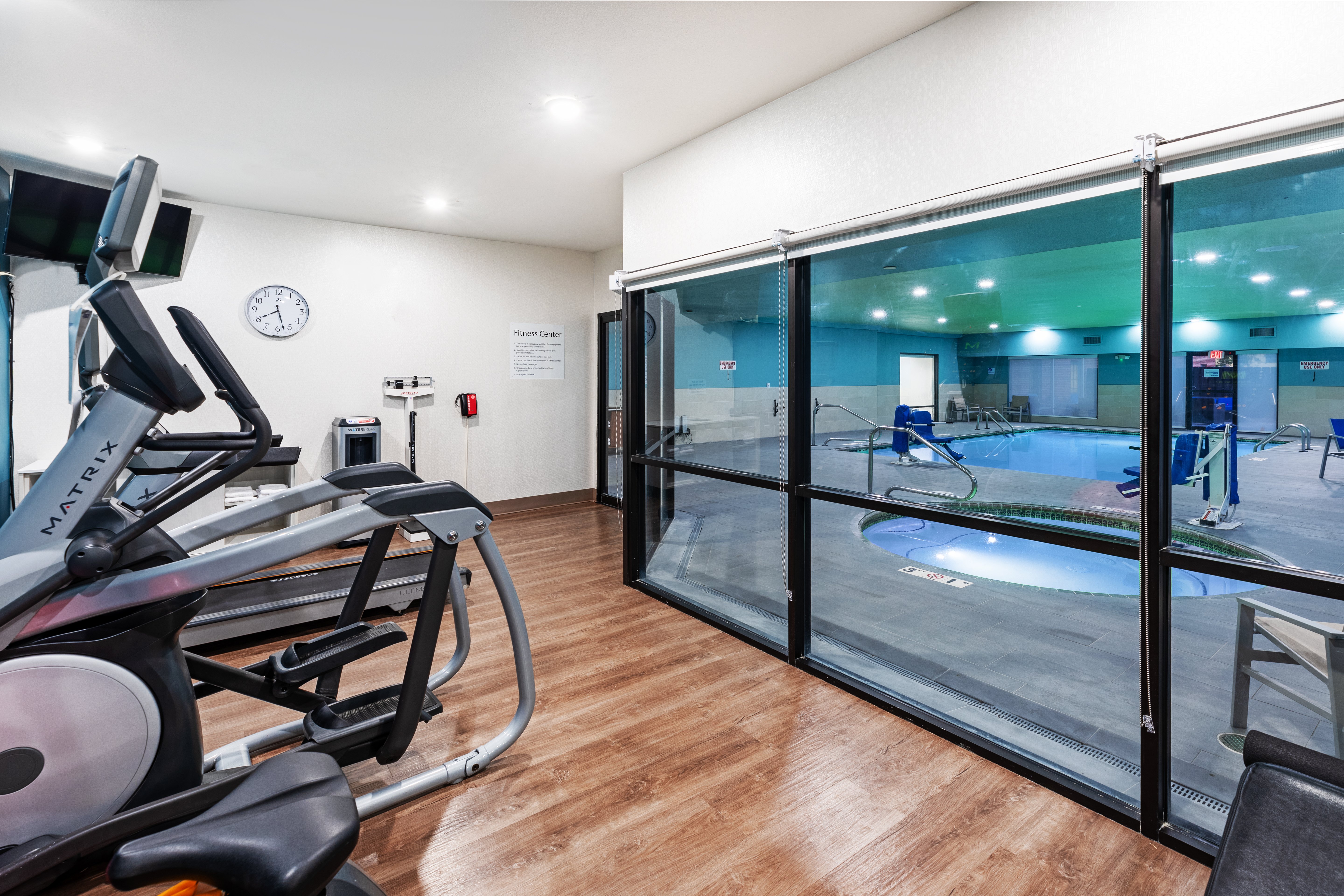 Holiday Inn Express & Suites Sulphur (Lake Charles) 32/50