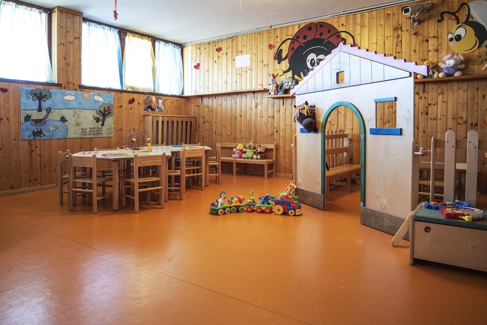 WELLNESS & FAMILY HOTEL VERONZA 32/38