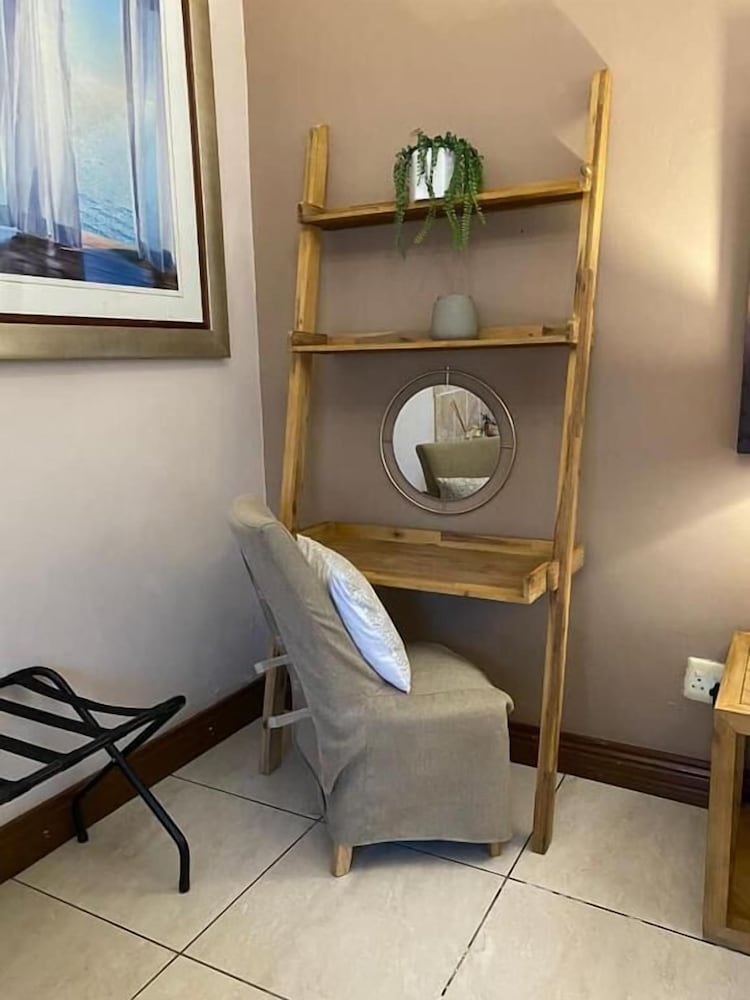 La Dolce Vita Guest House 50/50