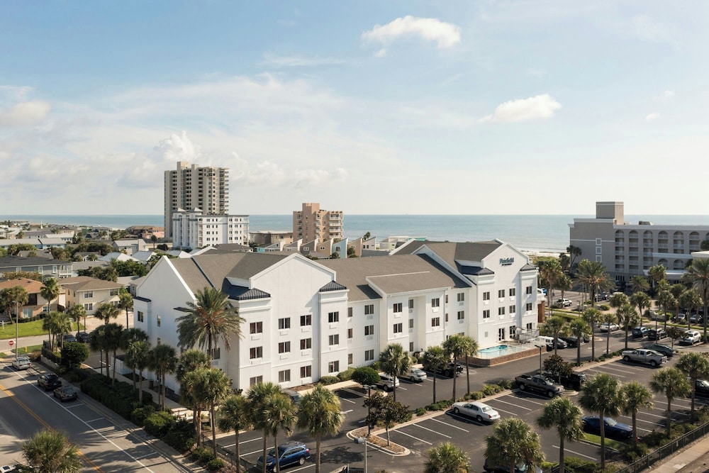 Fairfield Inn and Suites Jacksonville Beach 51/54