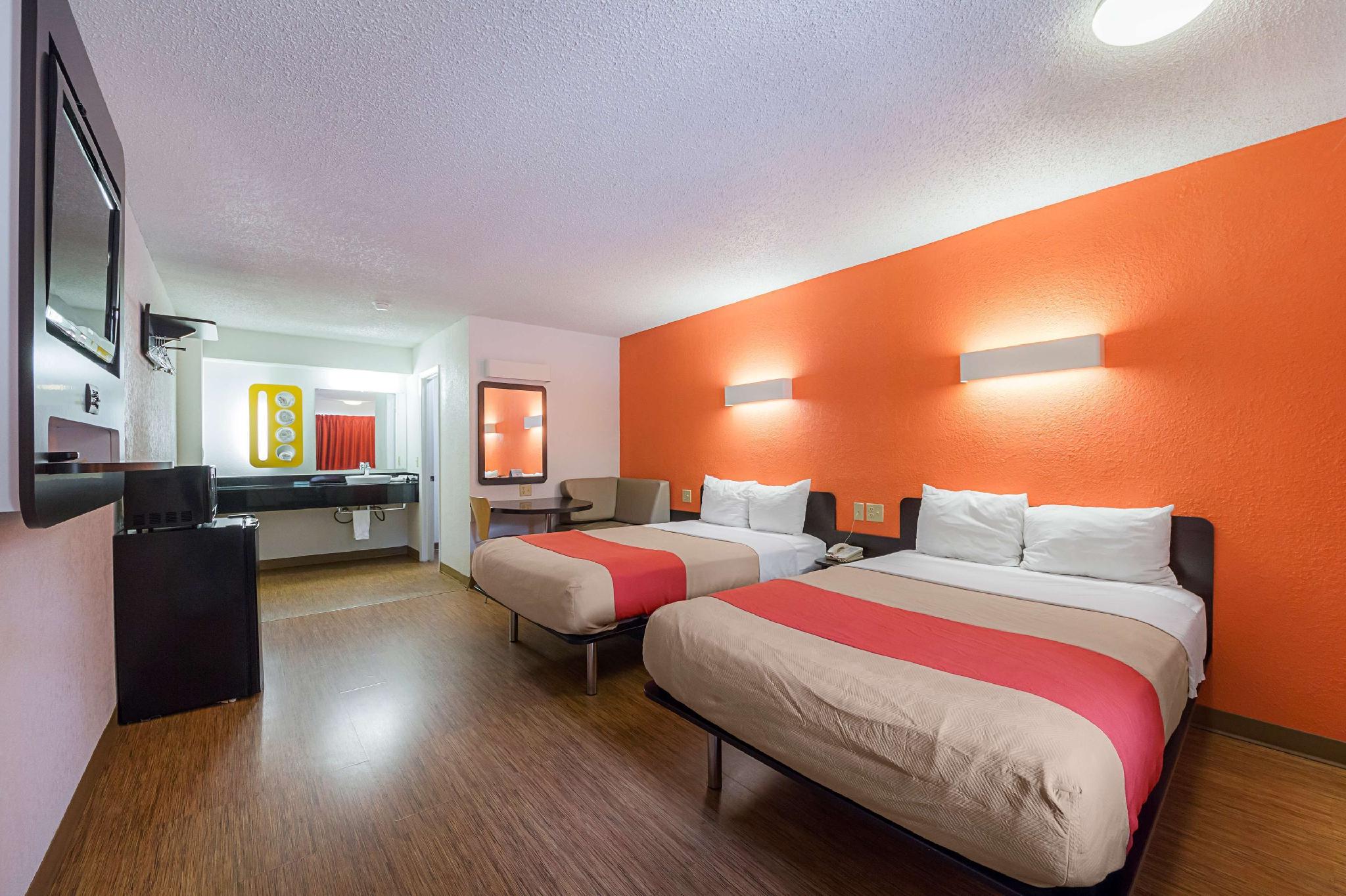 2 Full Beds - Non-Smoking