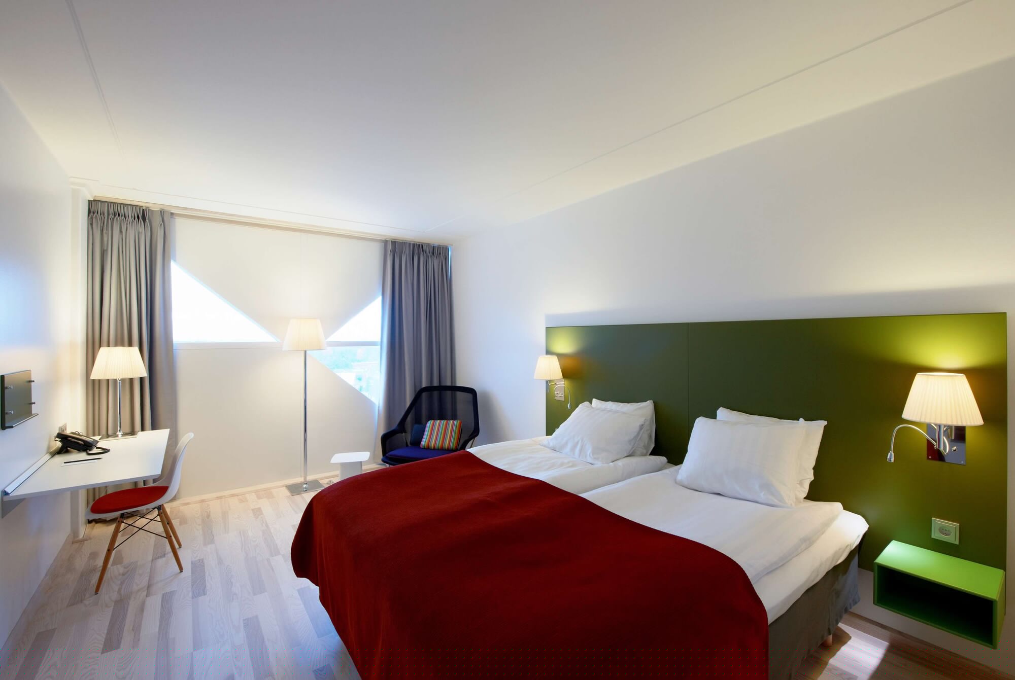 SUPERIOR, KING BED