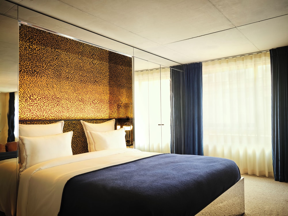 Dali, Suite, Queen Bed
