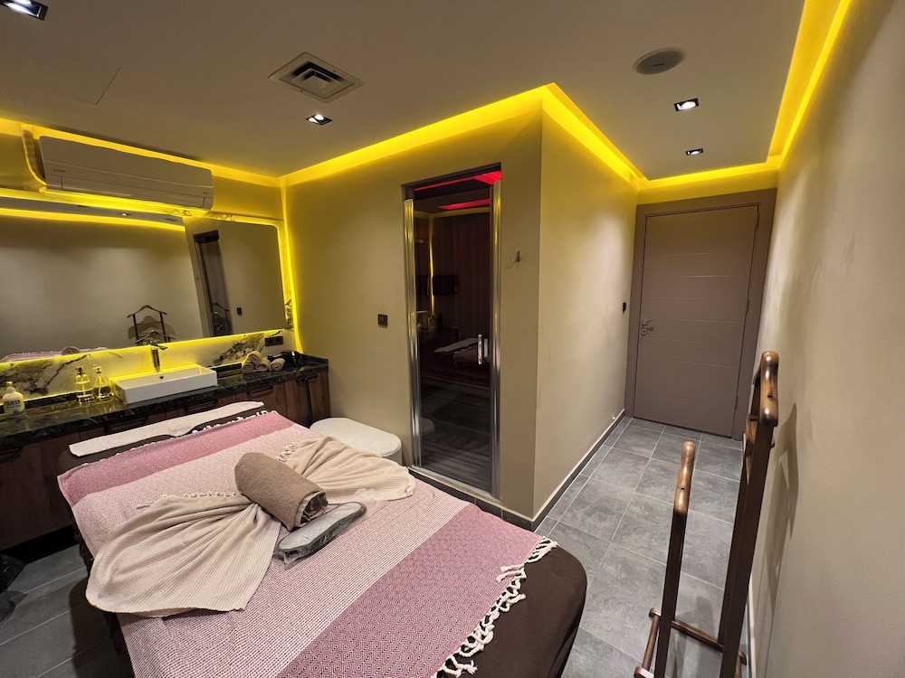 Istanblu Hotel & Spa 12/31