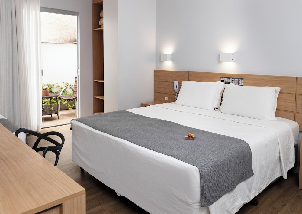 DELUXE, TWIN BEDS