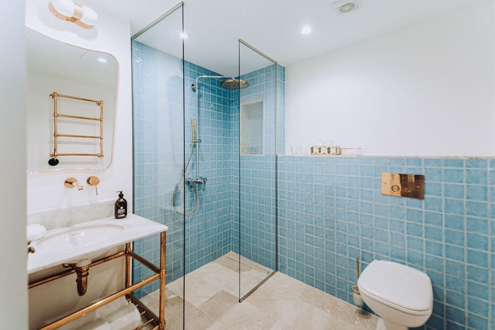 Ocho Suites and Kitchen 45/47