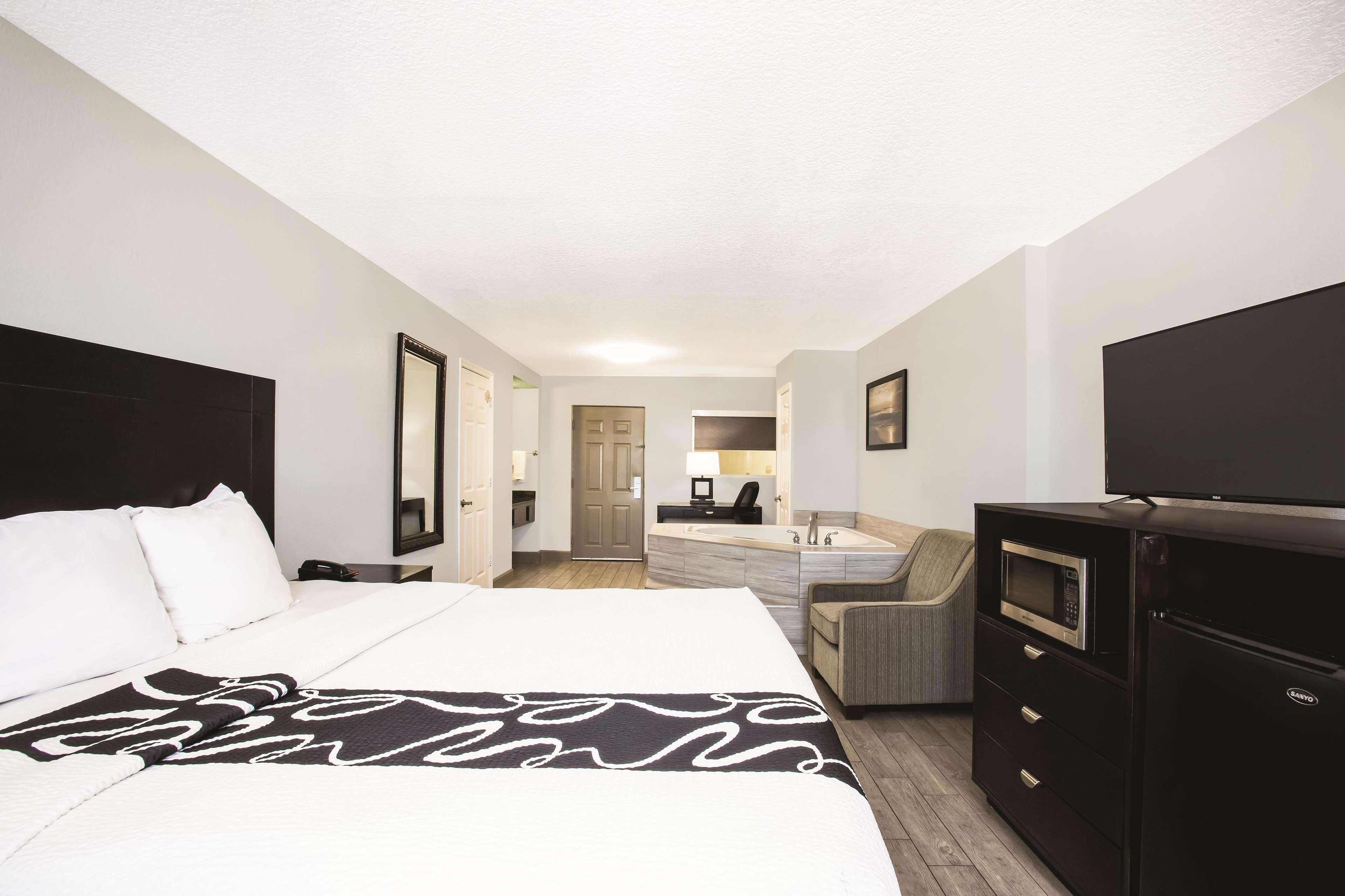 Suite, King Bed, Ocean Front, Jetted Tub