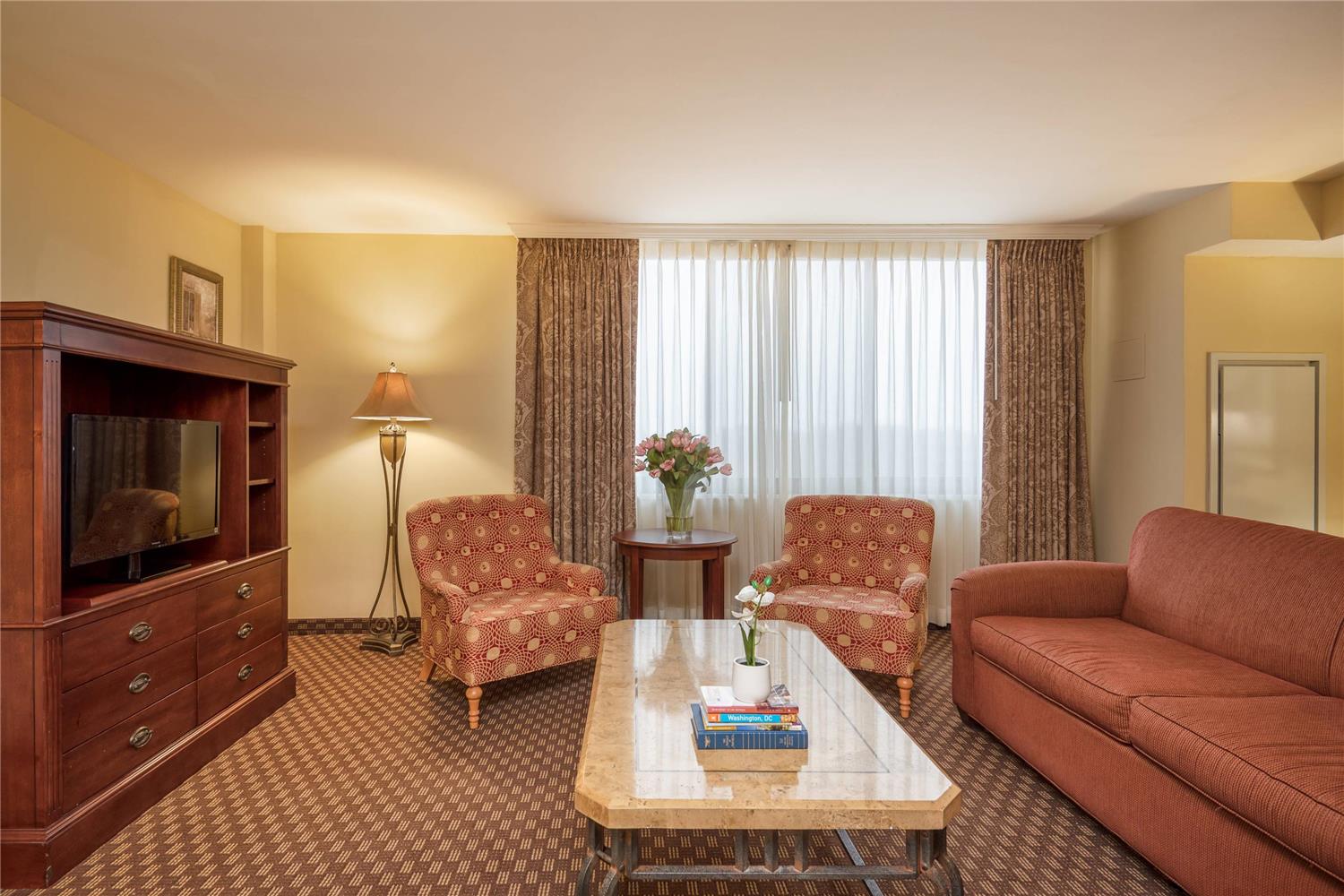 Clarion Collection Hotel Arlington Court Suites 11/28
