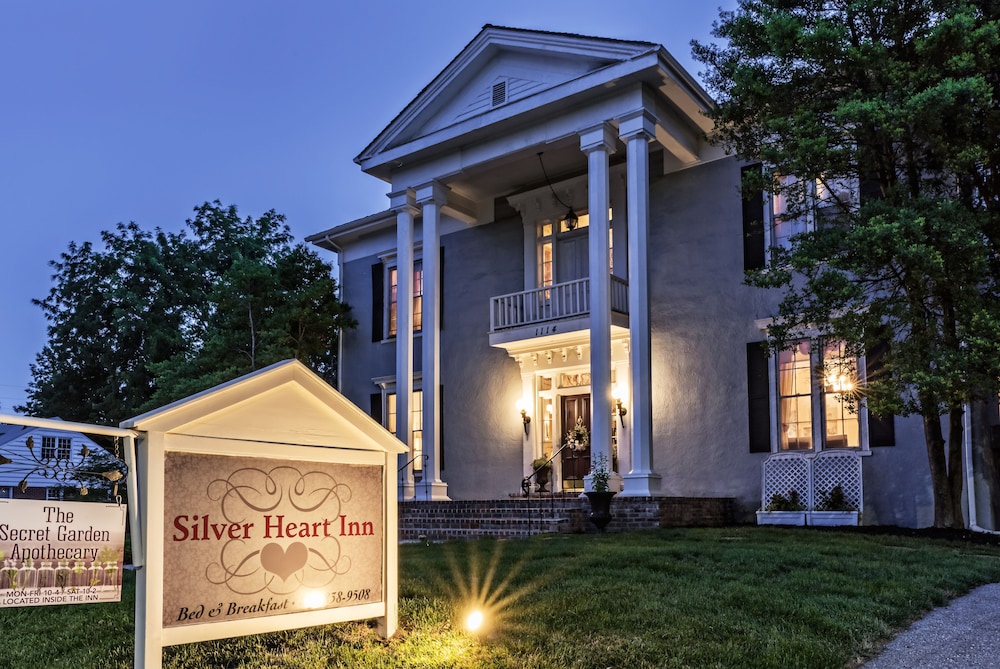 Silver Heart Inn and Cottages 6/70