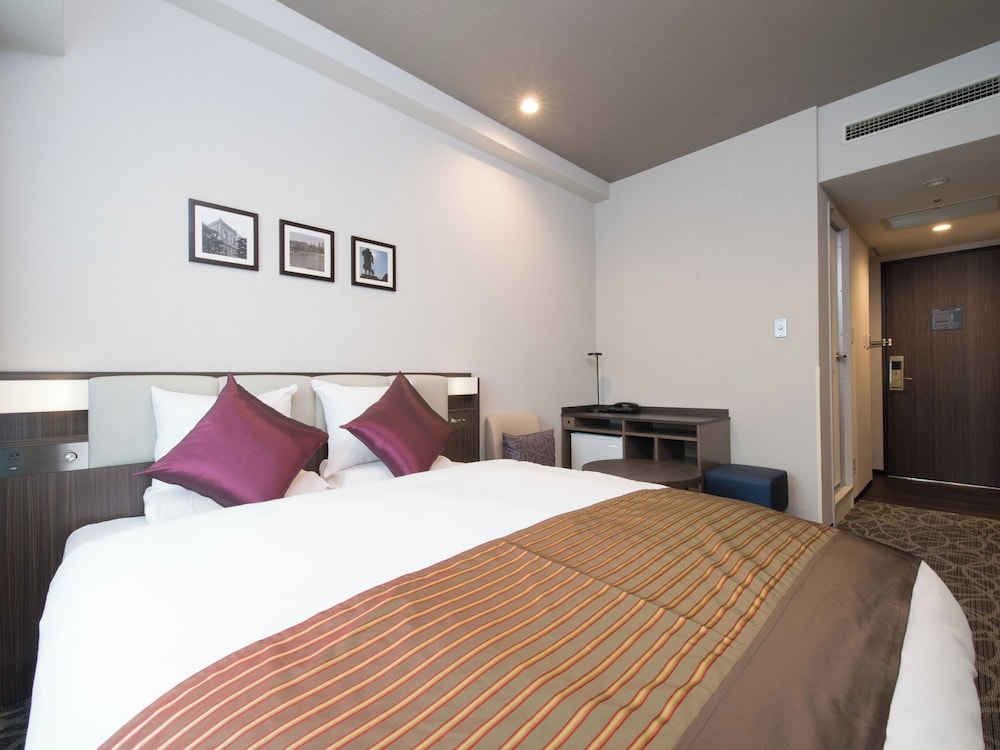 STANDARD, QUEEN BED