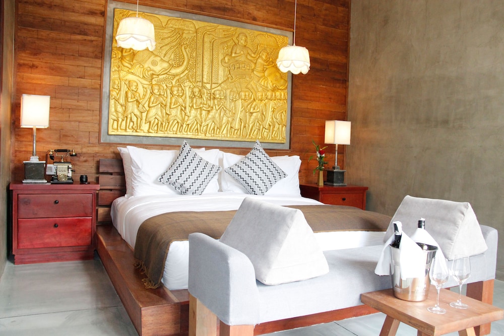 DELUXE, DOUBLE BED