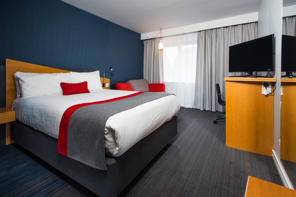 Holiday Inn Express Peterborough 11/43