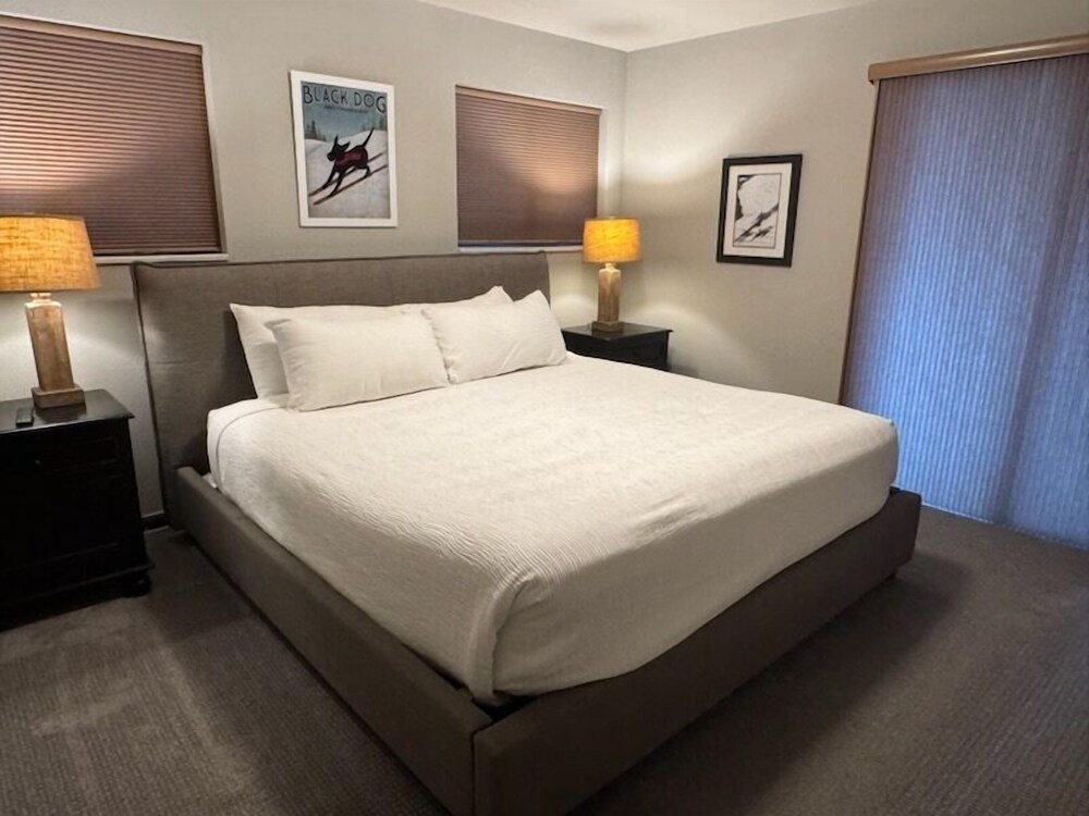 3 BEDROOMS, CONDO, TRADITIONAL, MULTIPLE BEDS, 3 BATHROOMS, KITCHEN