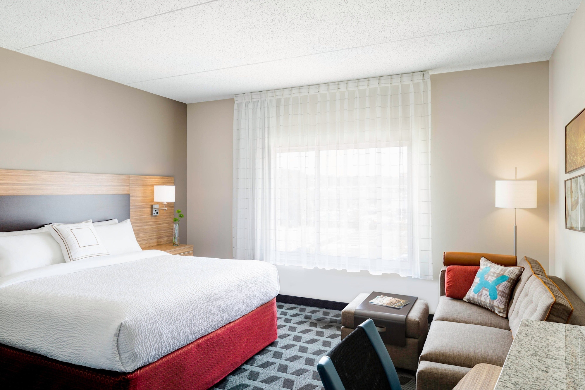 1 BEDROOM, SUITE