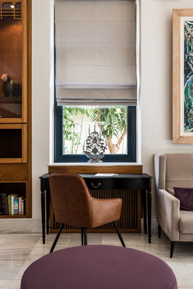 Avra City Boutique Hotel 31/43