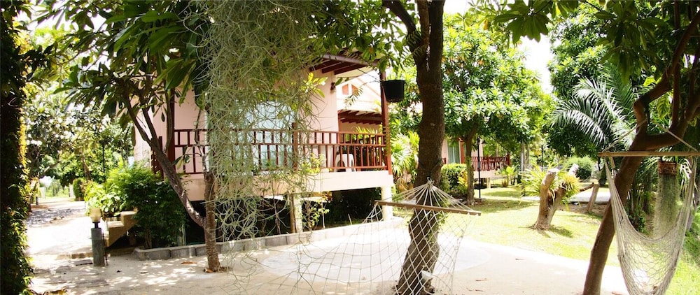 Phetnamneung Resort 7/22