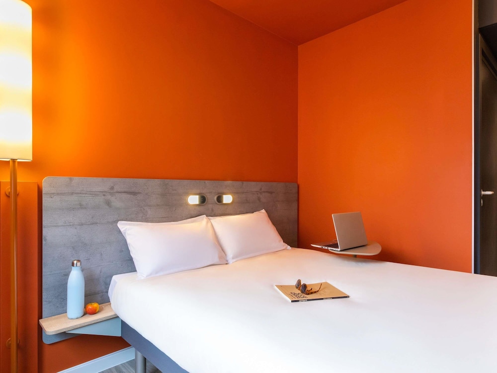 Deluxe, Double Bed, ibis budget Strasbourg Centre Republique 2/3