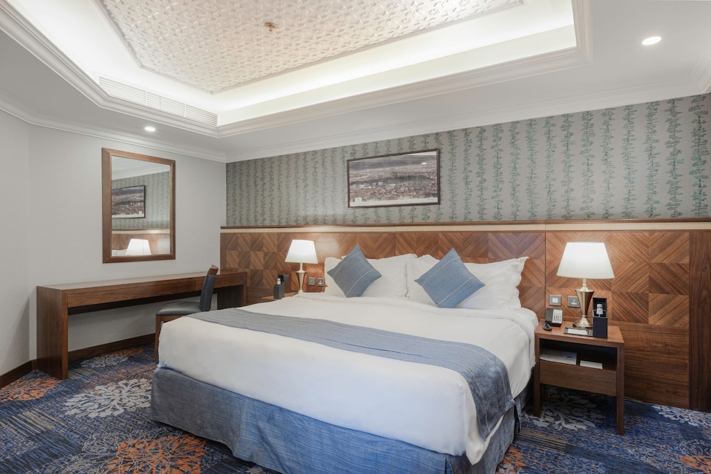 3 BEDROOMS, SUITE, CITY VIEW