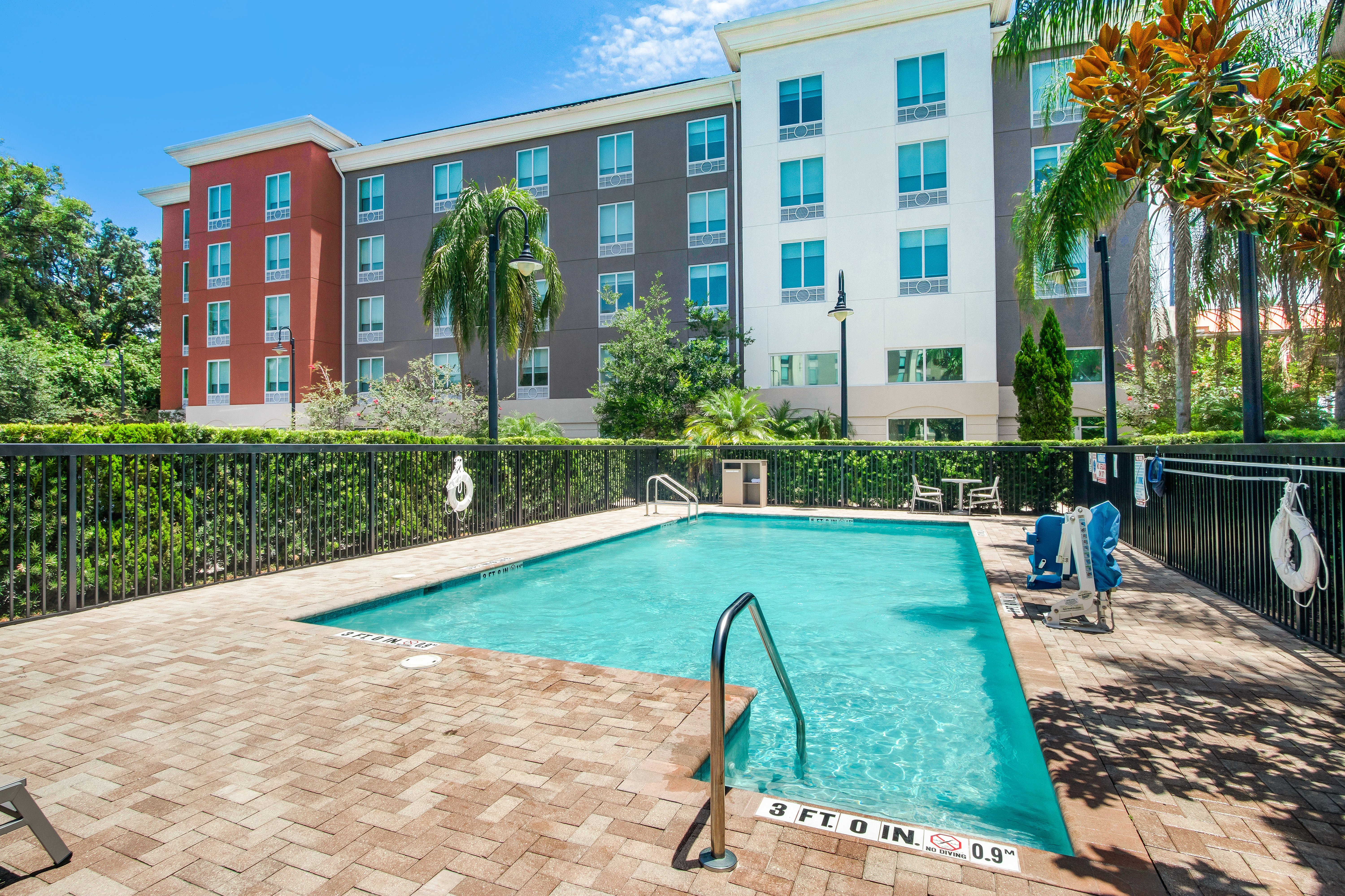 Holiday Inn Express Hotel Suites Orlando Apopka 37/38