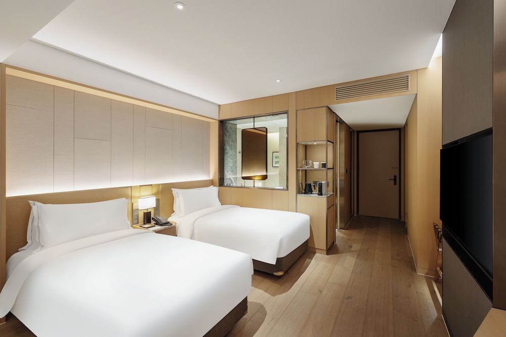 DELUXE, TWIN BEDS