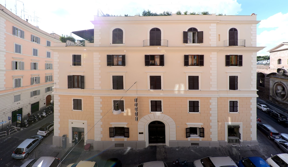 Hotel Golden 4/50