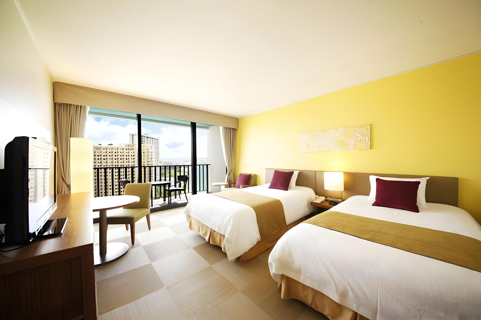 Beach, Twin Beds