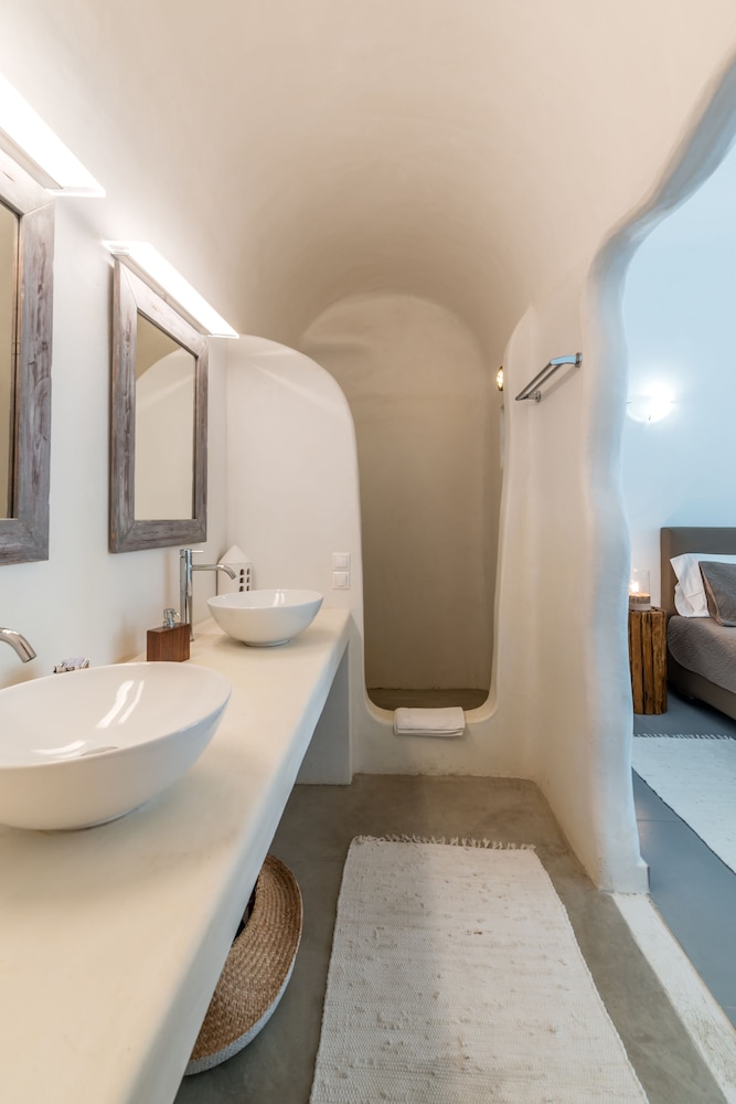 Elenis Village Suites 43/46