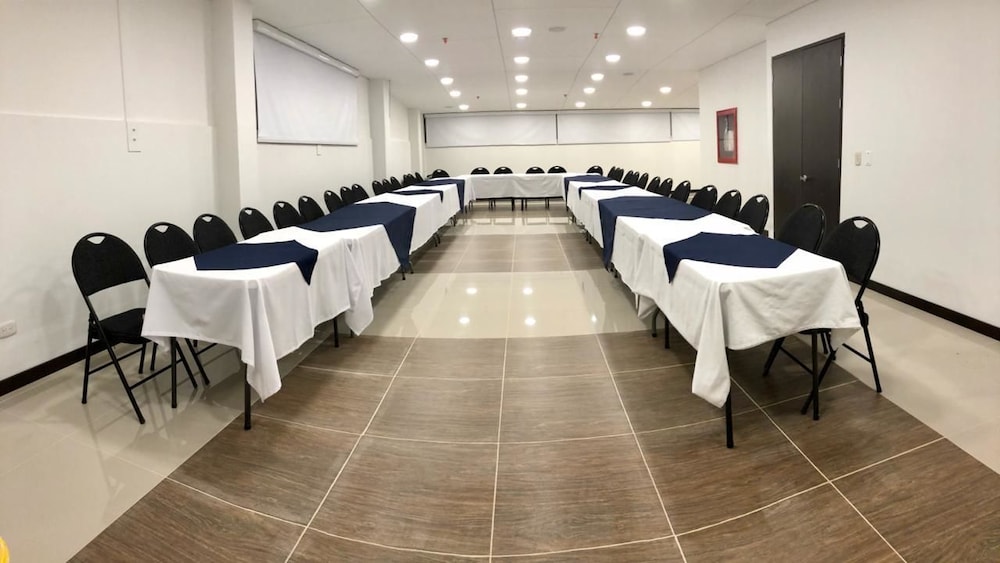 Hotel Business Center International 24/27