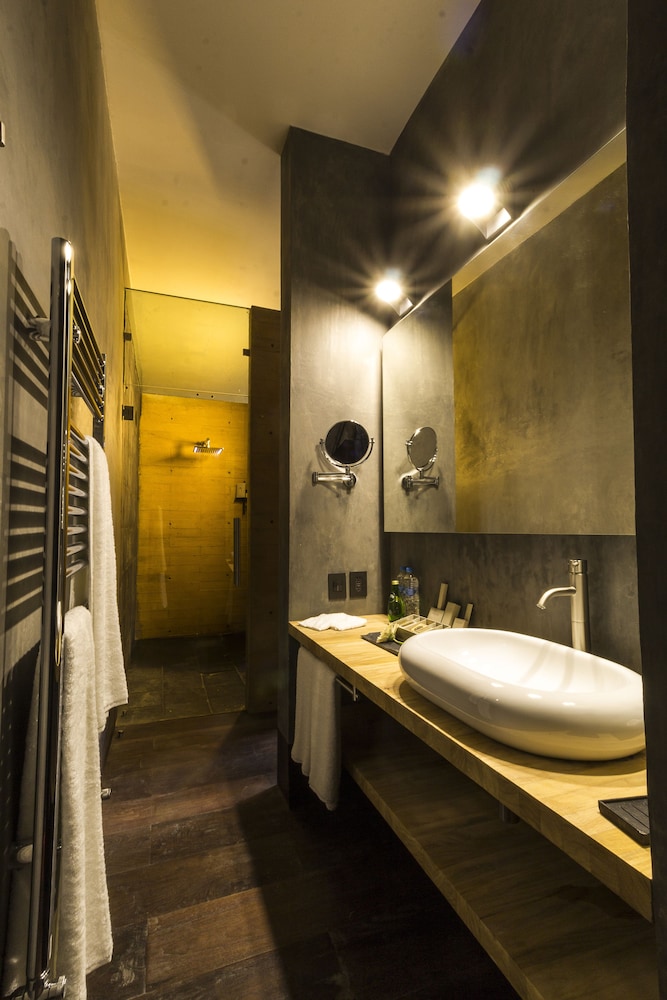 Uvence Arte + Hotel 49/50